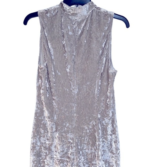 Rehab tan crushed velvet romper size large - Picture 4 of 9